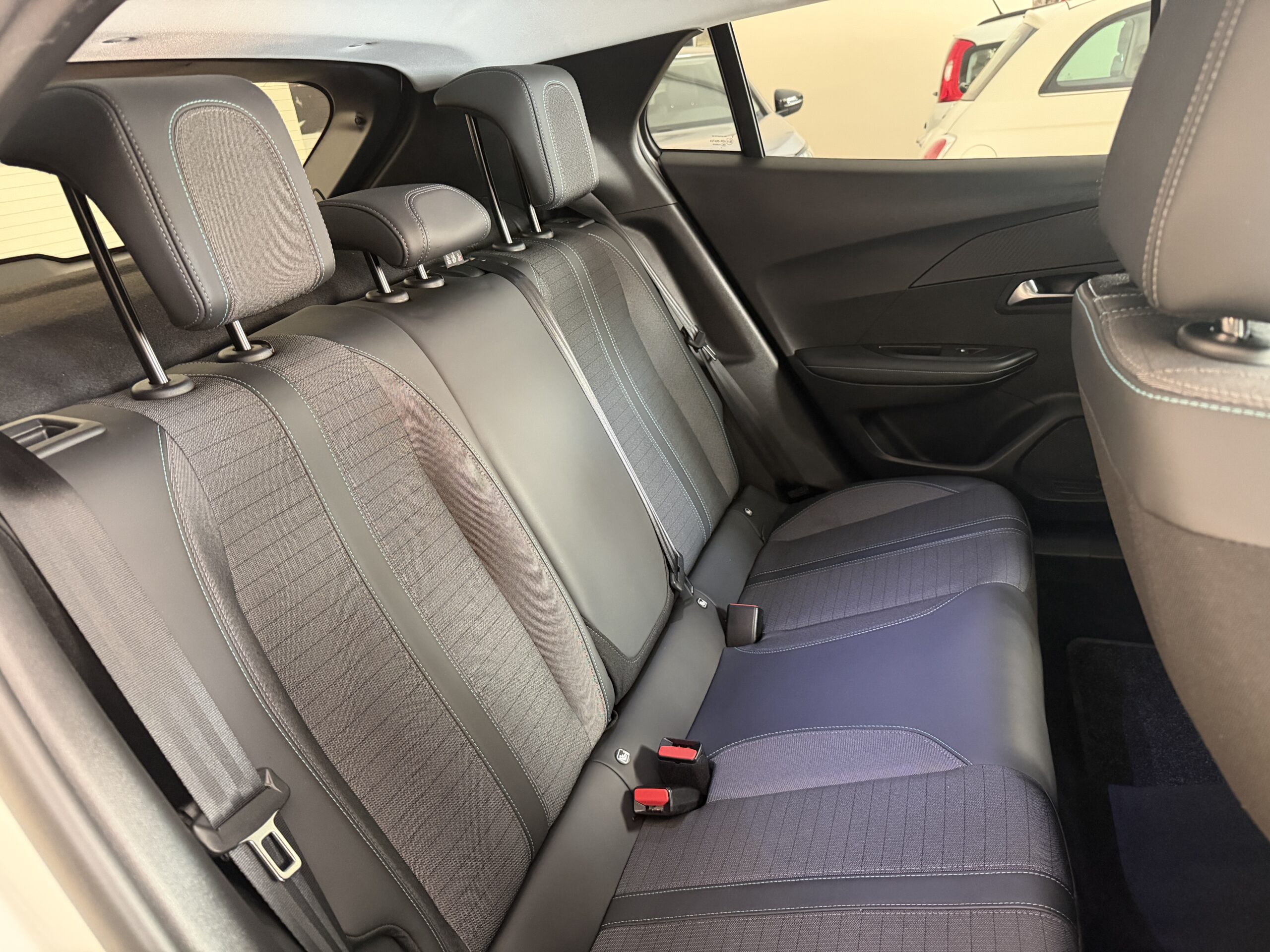  Peugeot 2008 BlueHDi 110 S&S Allure Pack full 